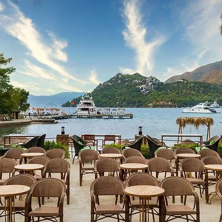 Bay Hotel *