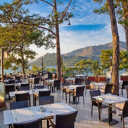 Bay Hotel *